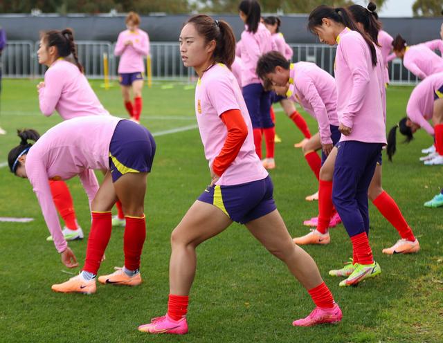 中国女足备战国际女足职业赛，备受期待